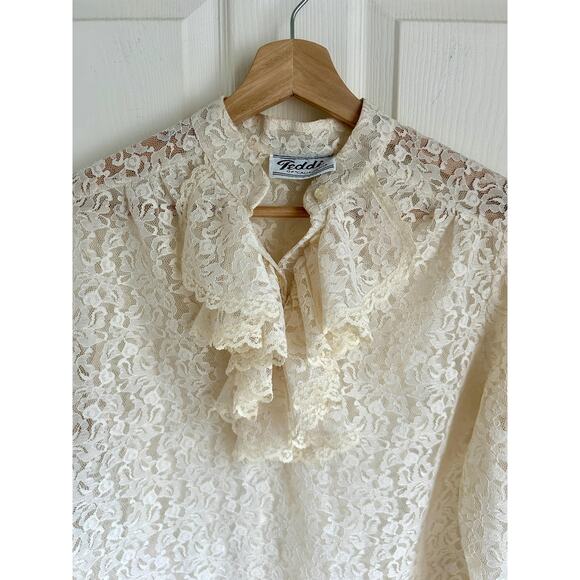 Vintage Cream Lace 70's Blouse with Ruffle Collar | Women's Button Down | Medium - Picture 2 of 7